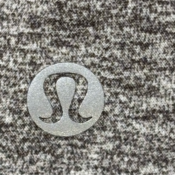 Lululemon Hotty Hot Short II *2.5" - Picture 4 of 4